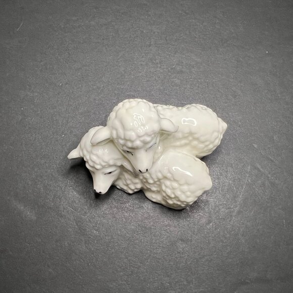 Vintage Small White Ceramic Easter Spring Sheep Lambs Decorative Figurine 1.75" - Picture 5 of 6